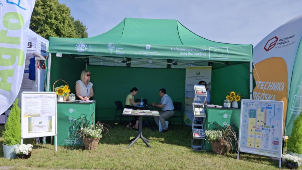 Stoisko informacyjno-promocyjne KSOW+ podczas targów AGRO-TECH Minikowo 2025 (2)