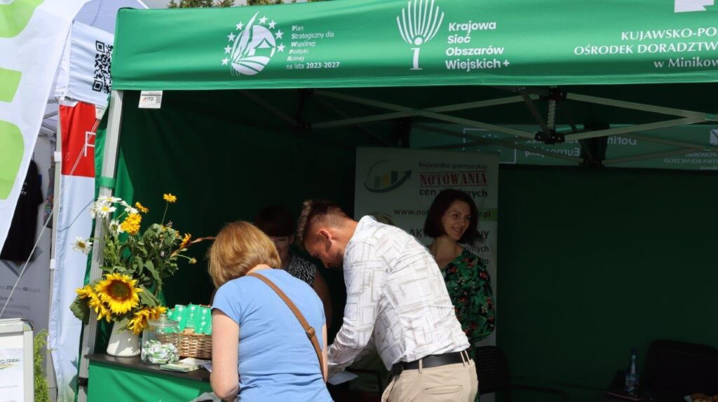 Stoisko informacyjno-promocyjne KSOW+ podczas targów AGRO-TECH Minikowo 2025 (4)