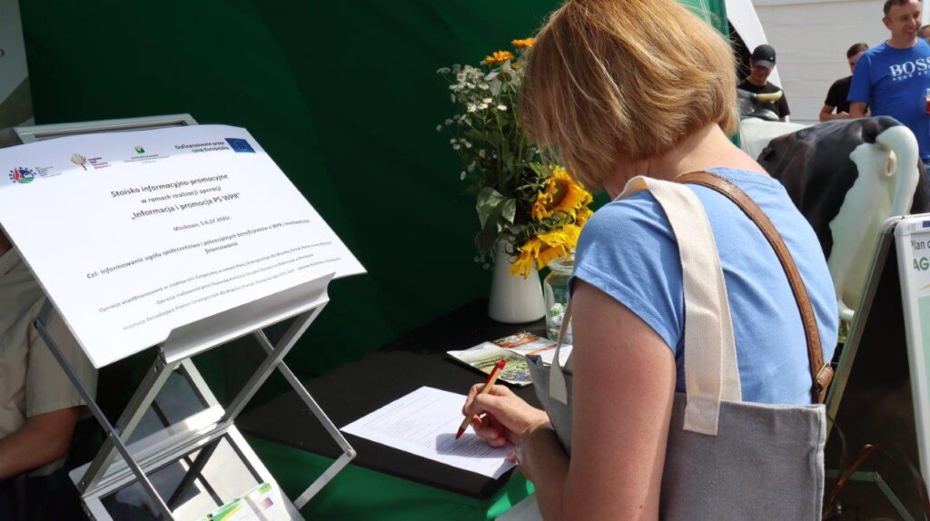 Stoisko informacyjno-promocyjne KSOW+ podczas targów AGRO-TECH Minikowo 2025 (7)